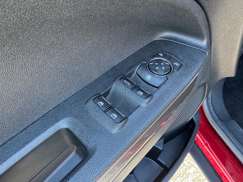 Ford EcoSport Vehicle Full-screen Gallery Image 19