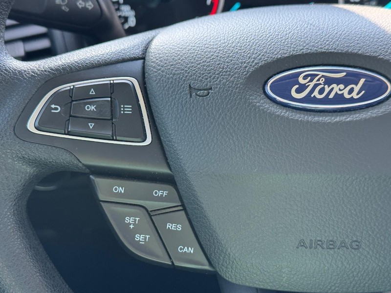 Ford EcoSport Vehicle Full-screen Gallery Image 21