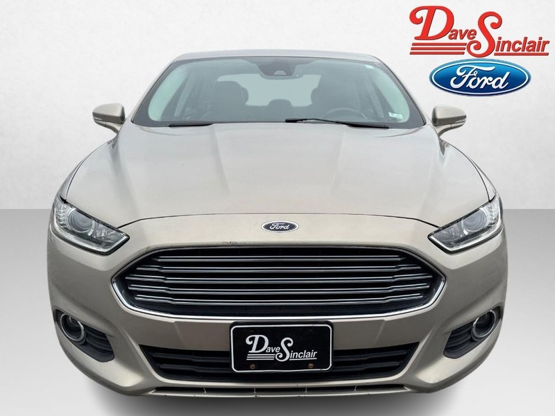 Ford Fusion Vehicle Full-screen Gallery Image 02