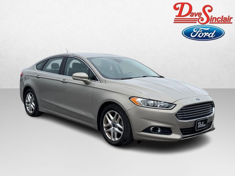 Ford Fusion Vehicle Full-screen Gallery Image 04
