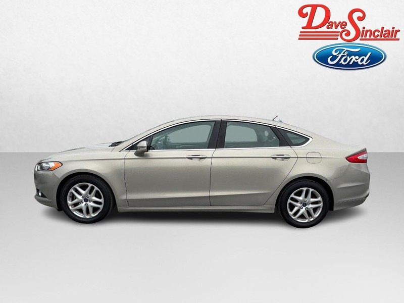 Ford Fusion Vehicle Full-screen Gallery Image 10