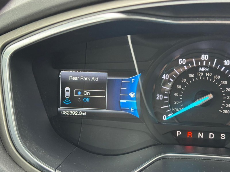 Ford Fusion Vehicle Full-screen Gallery Image 25