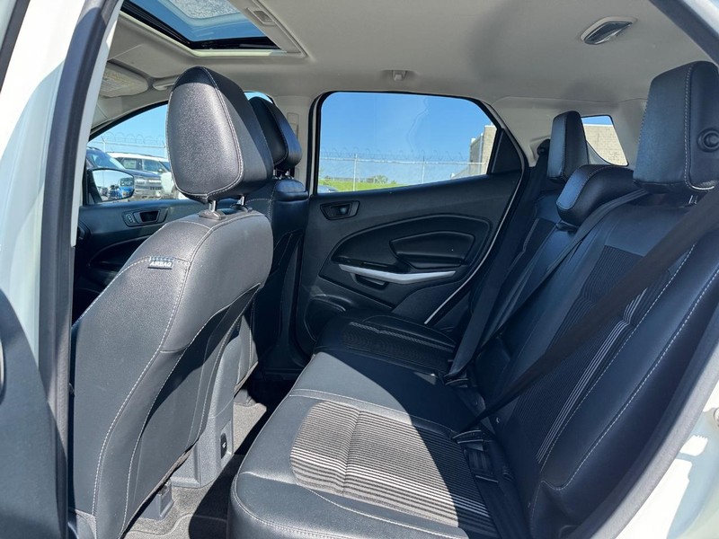 Ford EcoSport Vehicle Full-screen Gallery Image 12