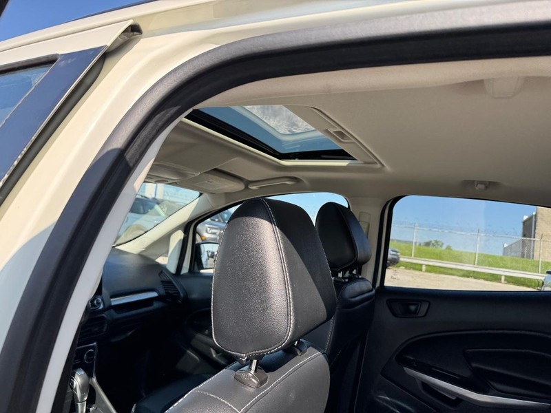 Ford EcoSport Vehicle Full-screen Gallery Image 13