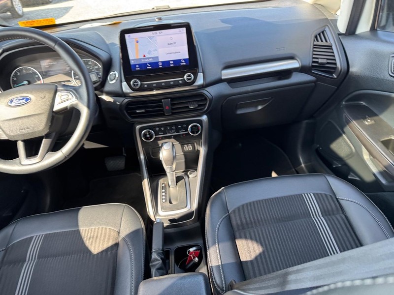 Ford EcoSport Vehicle Full-screen Gallery Image 17