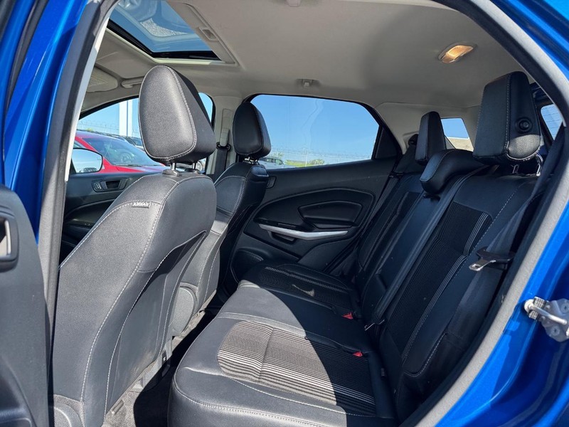Ford EcoSport Vehicle Full-screen Gallery Image 12