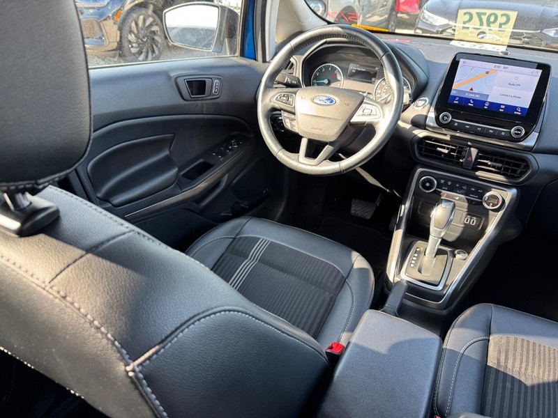 Ford EcoSport Vehicle Full-screen Gallery Image 15