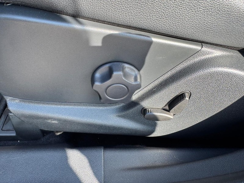 Ford EcoSport Vehicle Full-screen Gallery Image 18