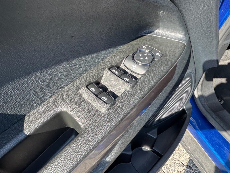 Ford EcoSport Vehicle Full-screen Gallery Image 19