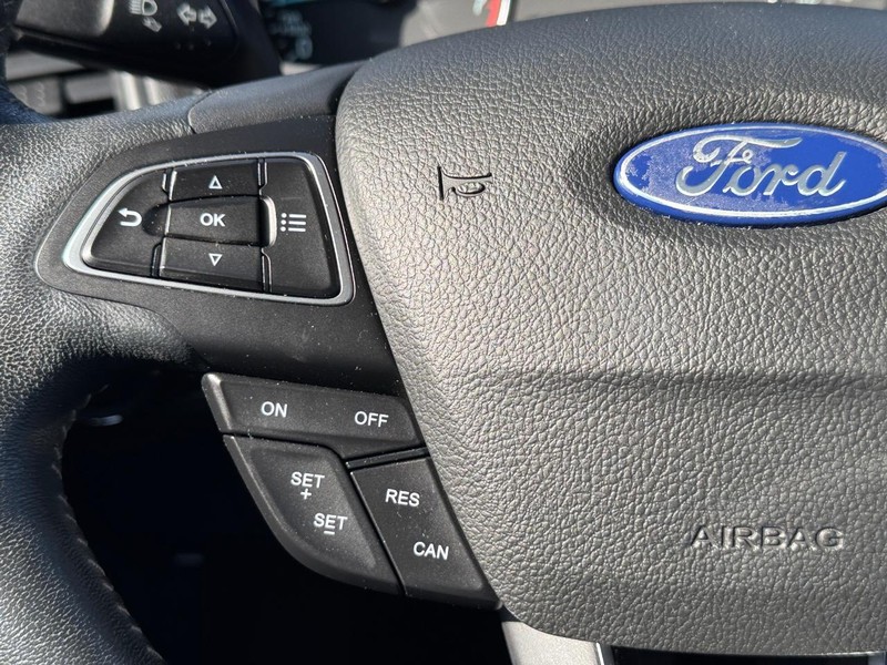 Ford EcoSport Vehicle Full-screen Gallery Image 21