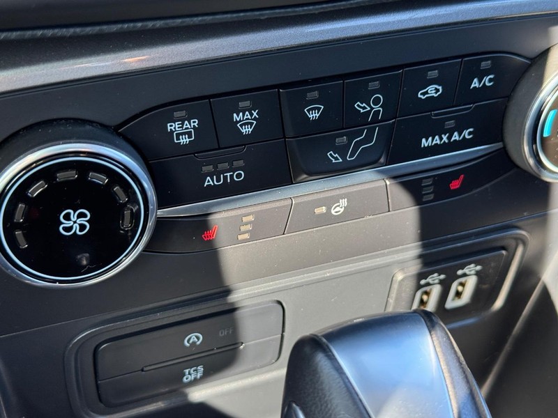 Ford EcoSport Vehicle Full-screen Gallery Image 23
