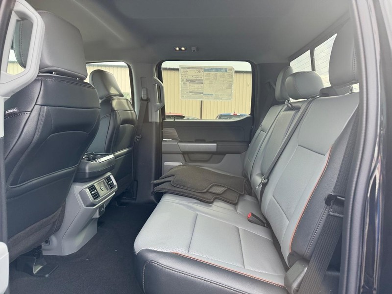 Ford F-150 Vehicle Full-screen Gallery Image 12