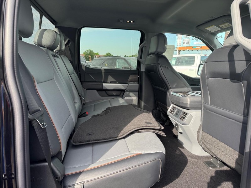 Ford F-150 Vehicle Full-screen Gallery Image 13