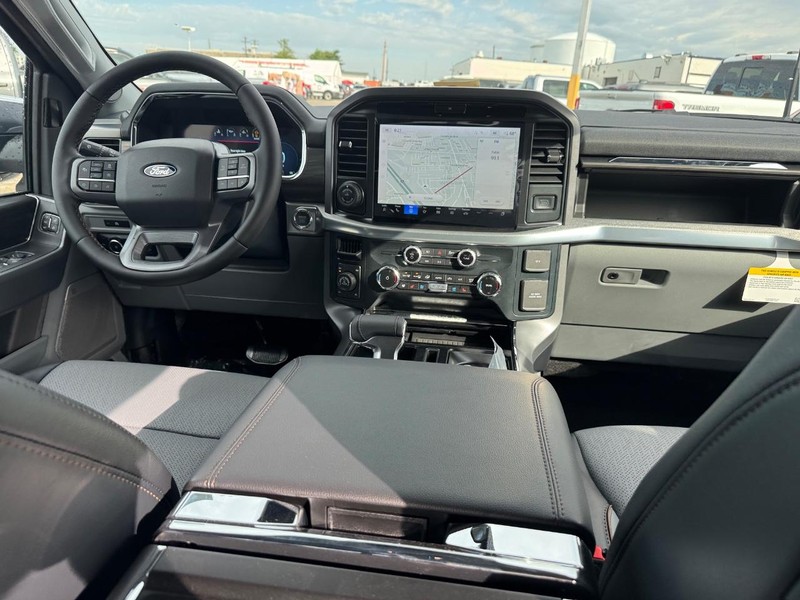 Ford F-150 Vehicle Full-screen Gallery Image 14