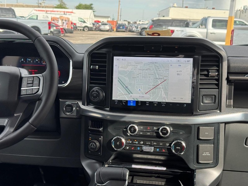 Ford F-150 Vehicle Full-screen Gallery Image 16