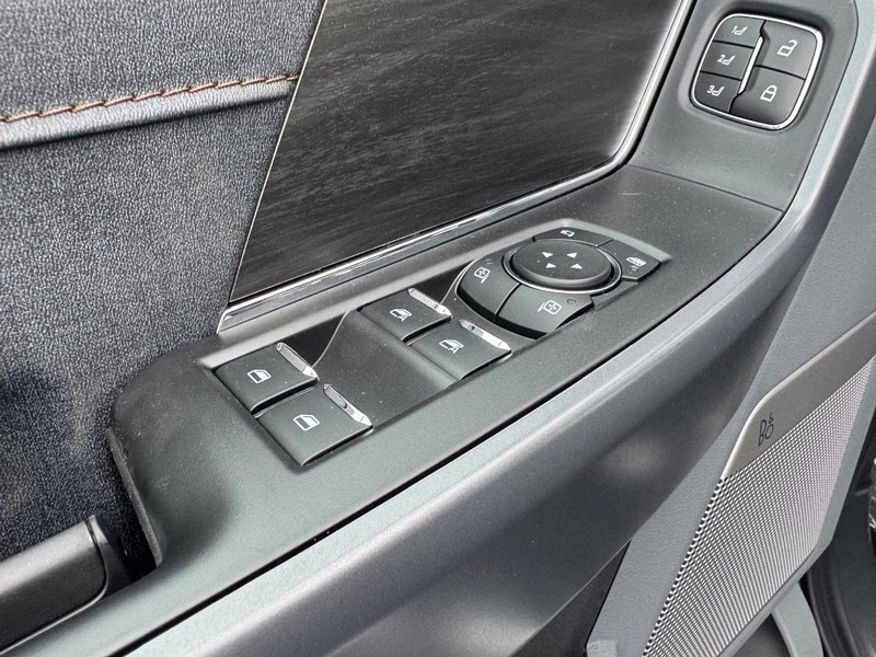 Ford F-150 Vehicle Full-screen Gallery Image 19