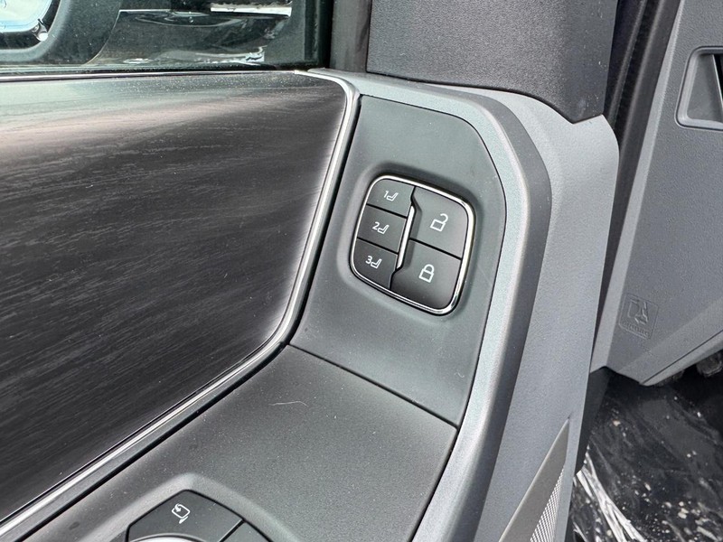 Ford F-150 Vehicle Full-screen Gallery Image 20