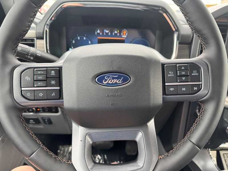 Ford F-150 Vehicle Full-screen Gallery Image 21