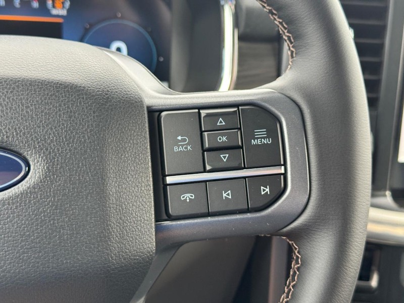 Ford F-150 Vehicle Full-screen Gallery Image 23