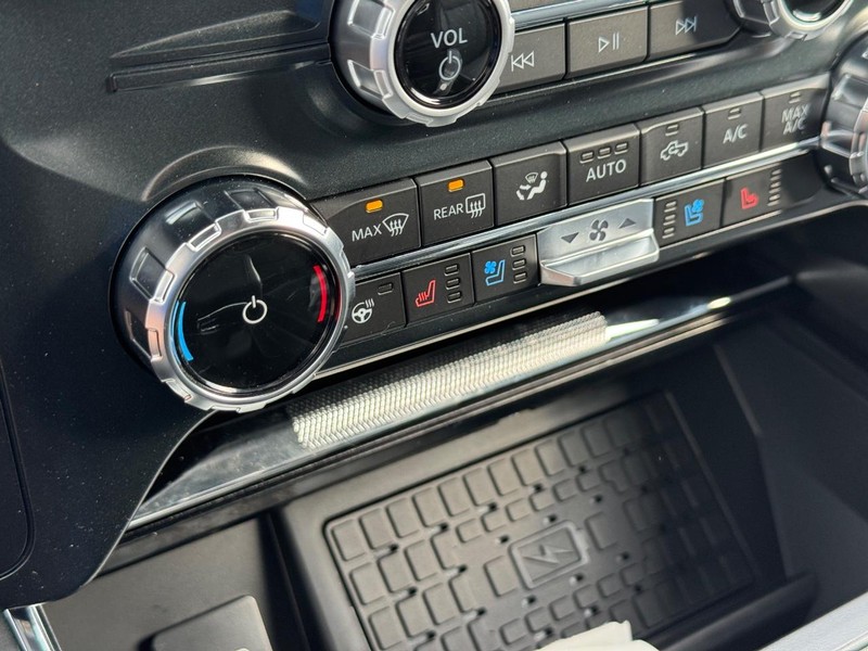 Ford F-150 Vehicle Full-screen Gallery Image 25