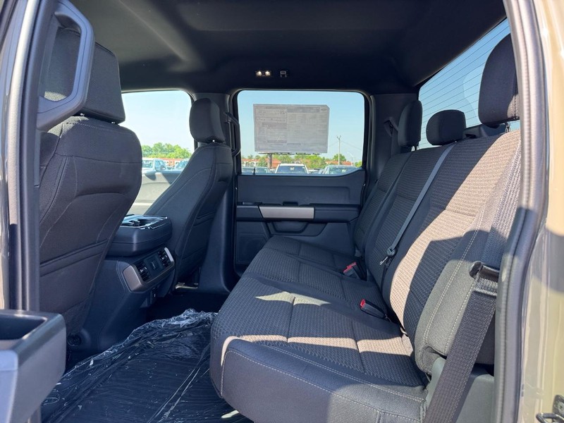 Ford F-150 Vehicle Full-screen Gallery Image 12
