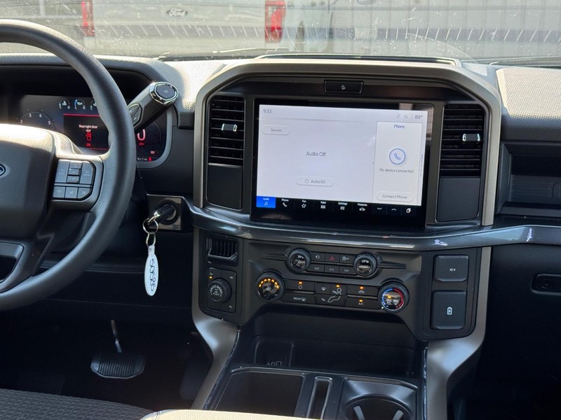 Ford F-150 Vehicle Full-screen Gallery Image 16