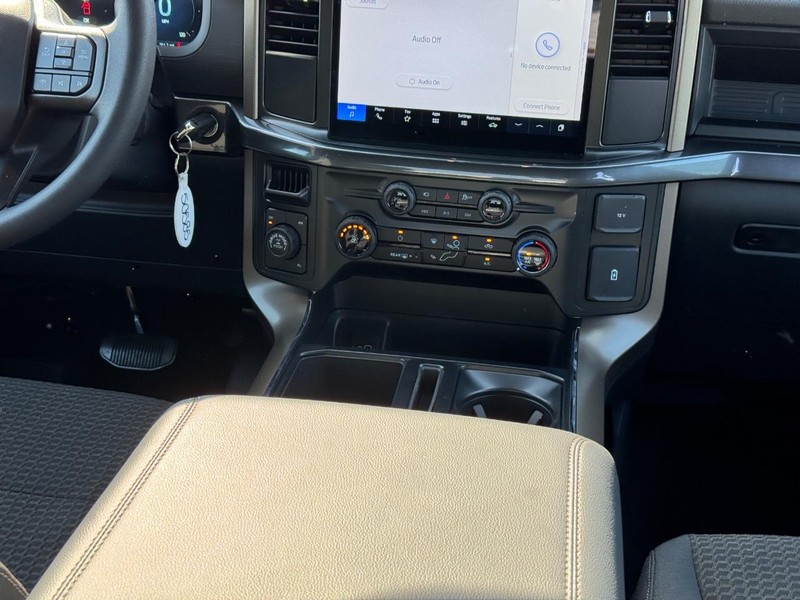 Ford F-150 Vehicle Full-screen Gallery Image 17