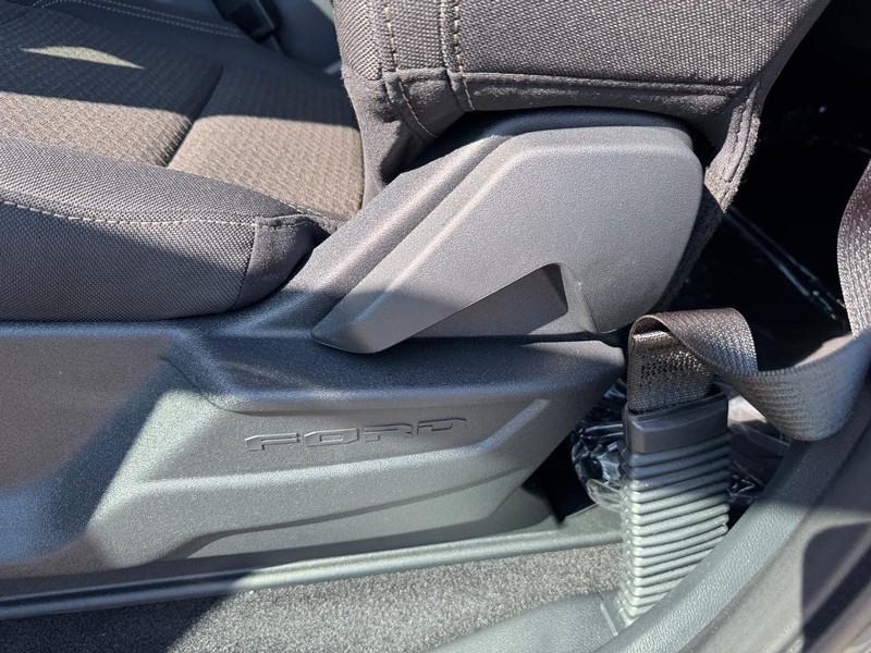 Ford F-150 Vehicle Full-screen Gallery Image 18
