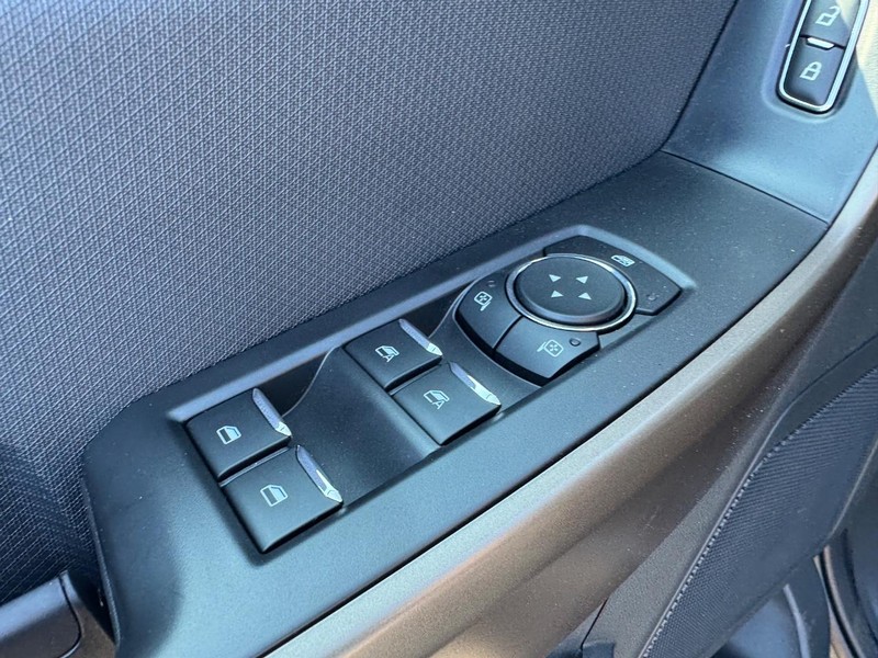 Ford F-150 Vehicle Full-screen Gallery Image 19