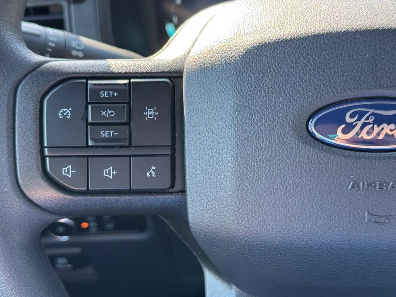 Ford F-150 Vehicle Full-screen Gallery Image 21