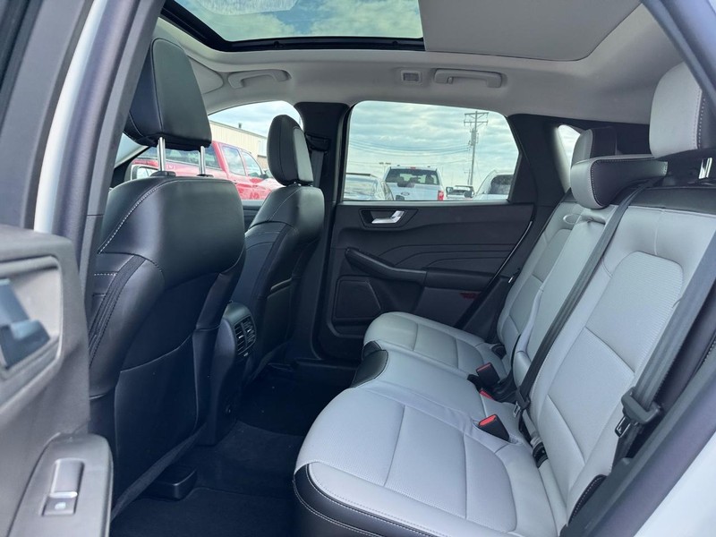 Ford Escape Vehicle Full-screen Gallery Image 12