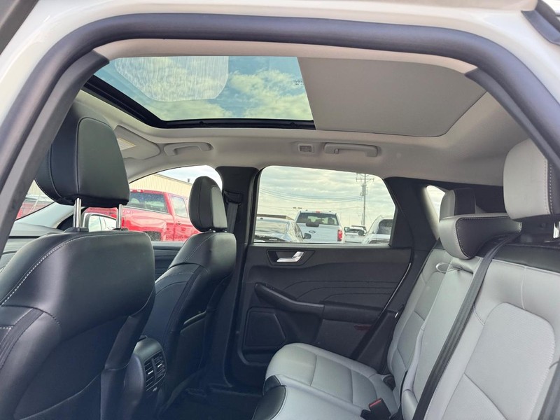 Ford Escape Vehicle Full-screen Gallery Image 13