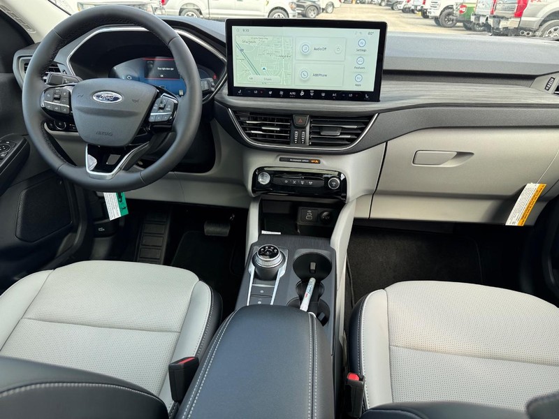 Ford Escape Vehicle Full-screen Gallery Image 15