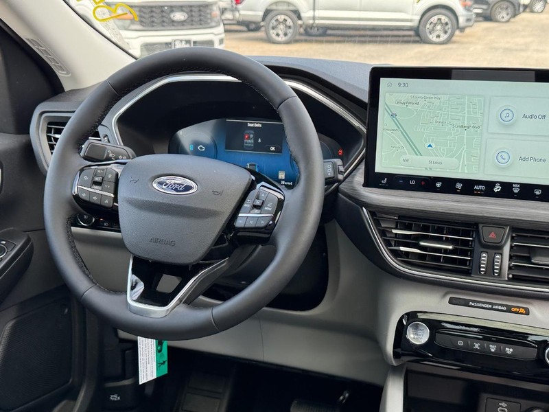 Ford Escape Vehicle Full-screen Gallery Image 16