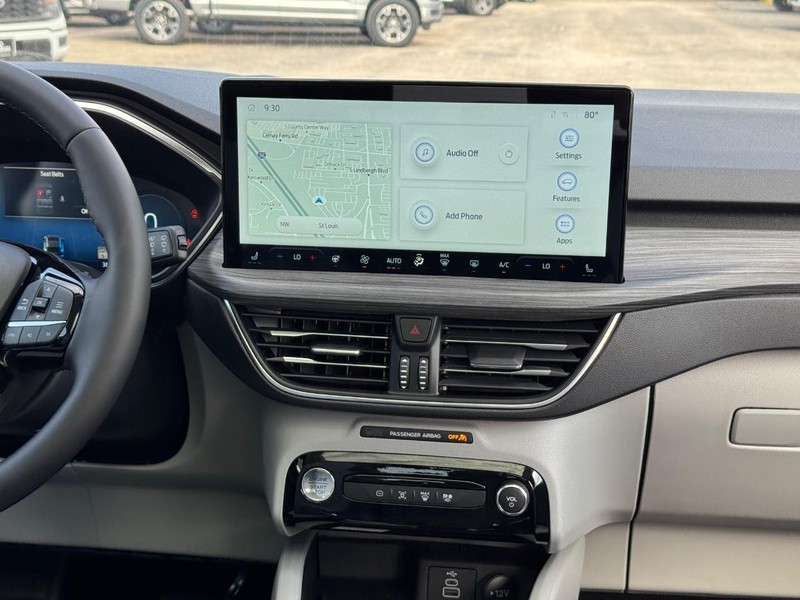 Ford Escape Vehicle Full-screen Gallery Image 17