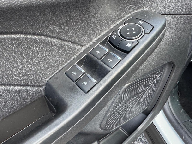 Ford Escape Vehicle Full-screen Gallery Image 20