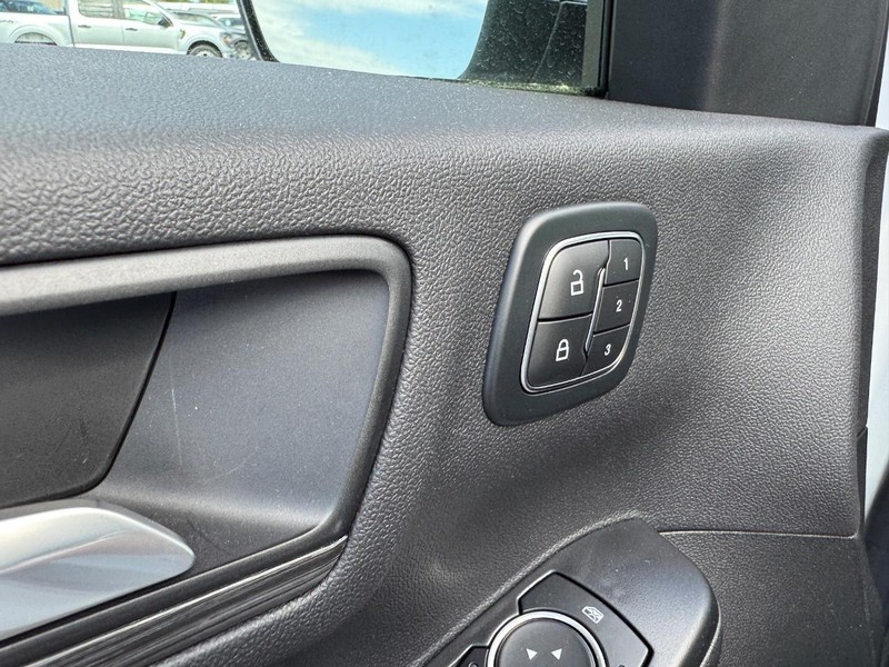 Ford Escape Vehicle Full-screen Gallery Image 21