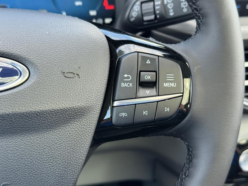 Ford Escape Vehicle Full-screen Gallery Image 24