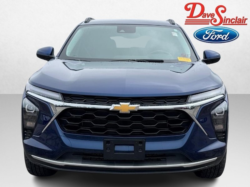 Chevrolet Trax Vehicle Full-screen Gallery Image 02