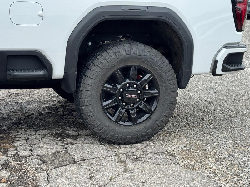 GMC Sierra 2500HD Vehicle Full-screen Gallery Image 11