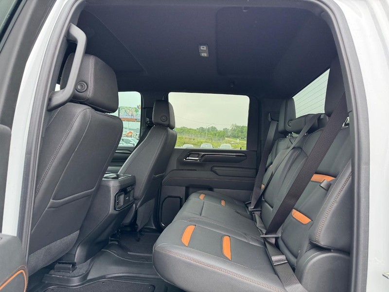 GMC Sierra 2500HD Vehicle Full-screen Gallery Image 12