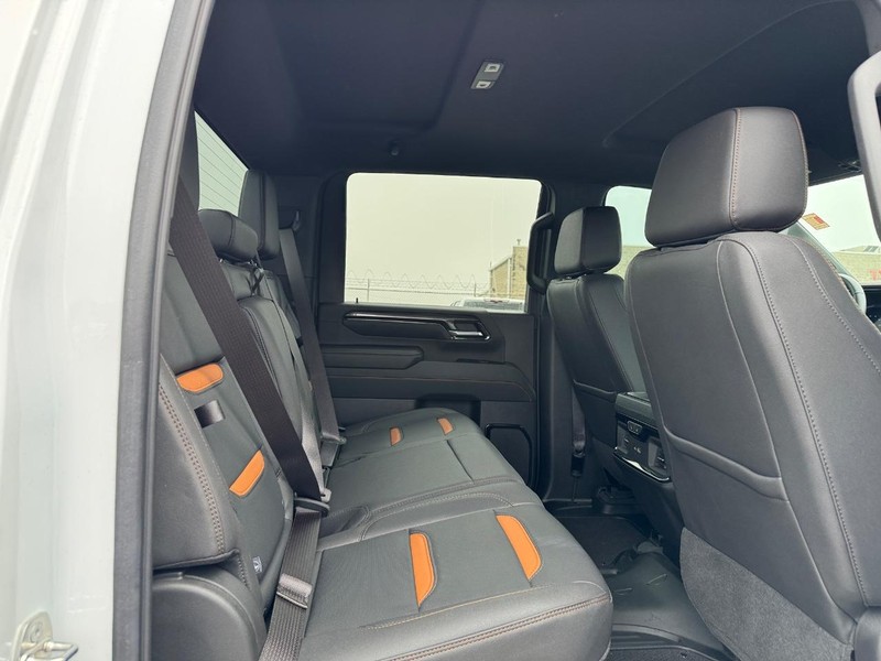GMC Sierra 2500HD Vehicle Full-screen Gallery Image 13