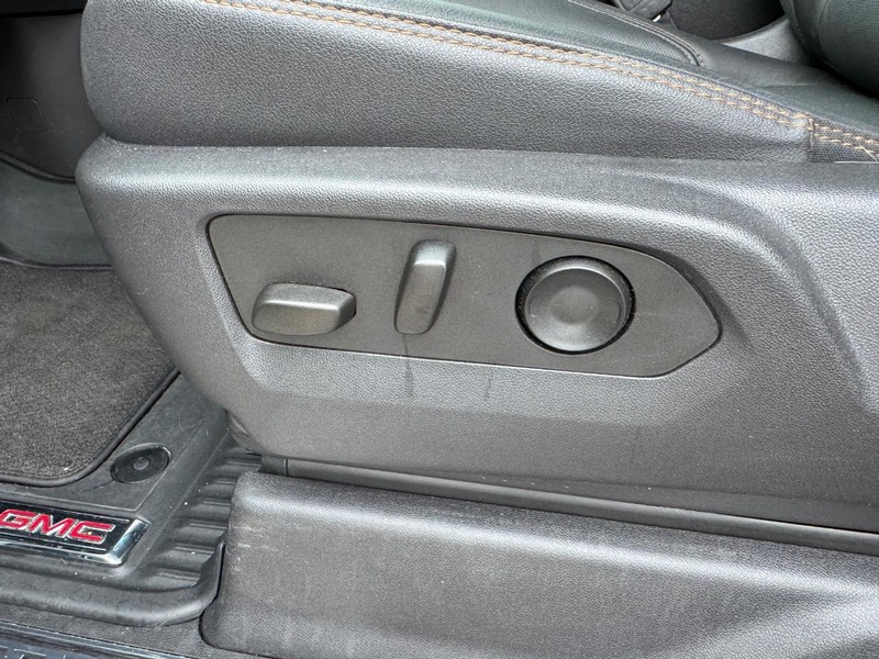 GMC Sierra 2500HD Vehicle Full-screen Gallery Image 17