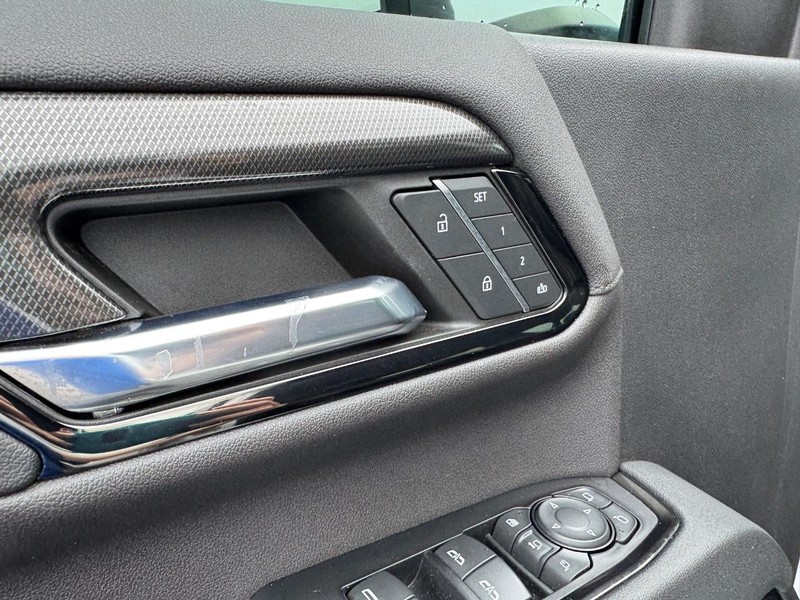 GMC Sierra 2500HD Vehicle Full-screen Gallery Image 19