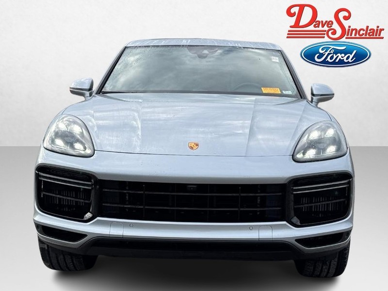 Porsche Cayenne Vehicle Full-screen Gallery Image 02