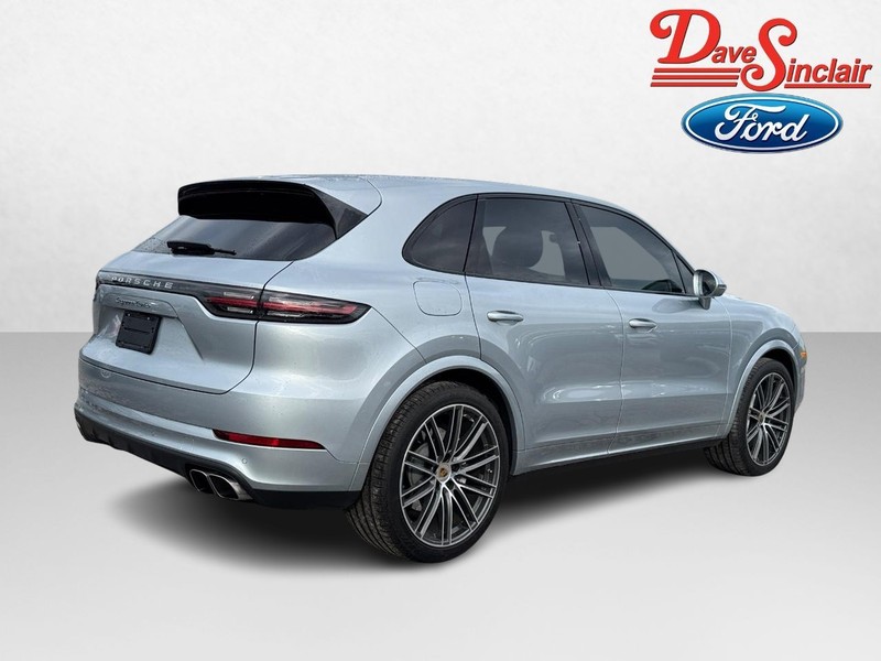 Porsche Cayenne Vehicle Full-screen Gallery Image 07