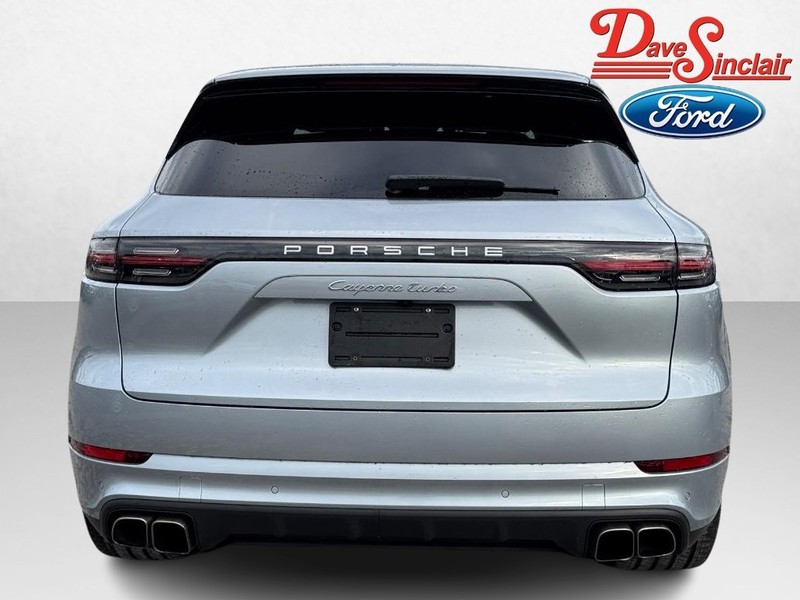 Porsche Cayenne Vehicle Full-screen Gallery Image 08
