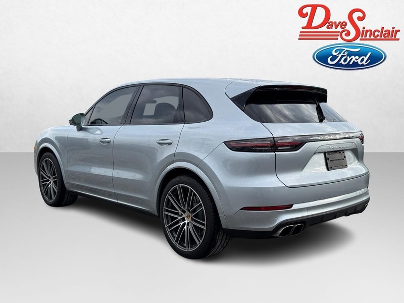 Porsche Cayenne Vehicle Full-screen Gallery Image 09