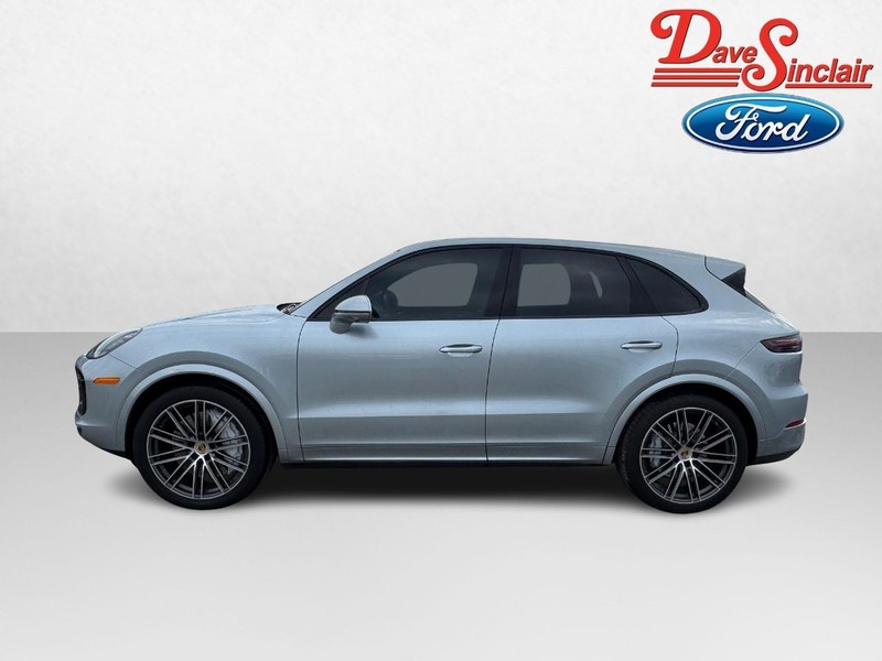 Porsche Cayenne Vehicle Full-screen Gallery Image 10