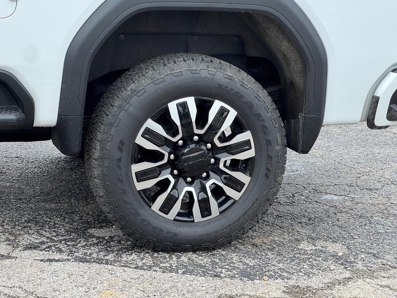 GMC Sierra 2500HD Vehicle Full-screen Gallery Image 11